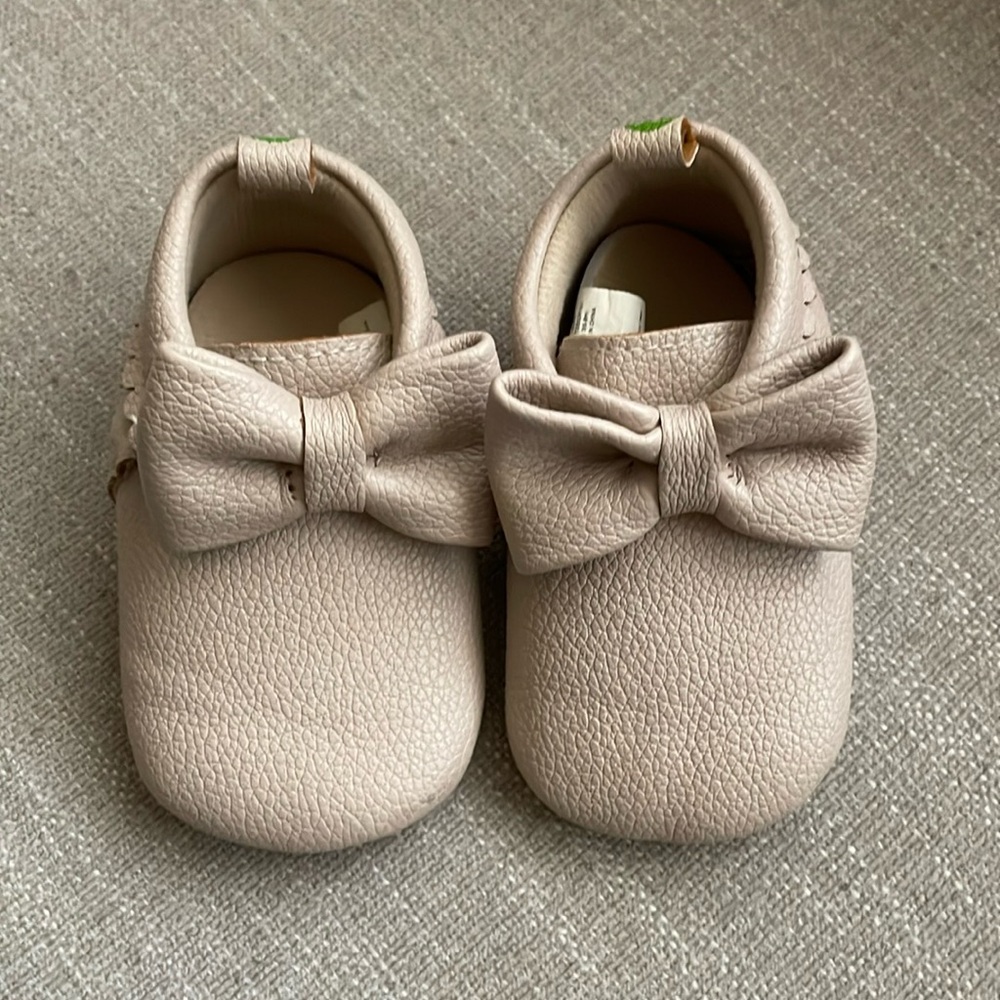 First Steps Cream Colored Moccasins with Bows Size 3